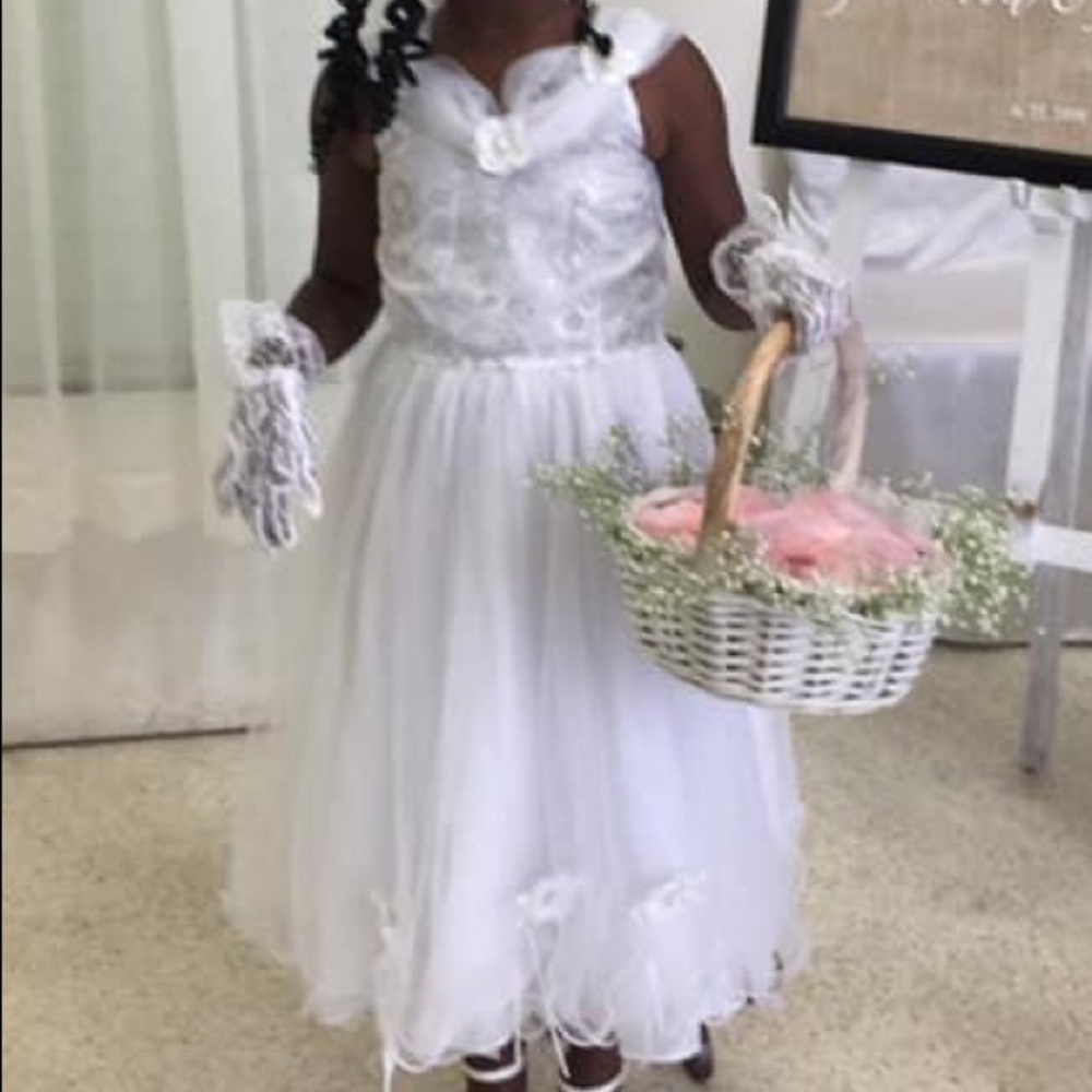 Girls Flower girl dress, lace w/flowers